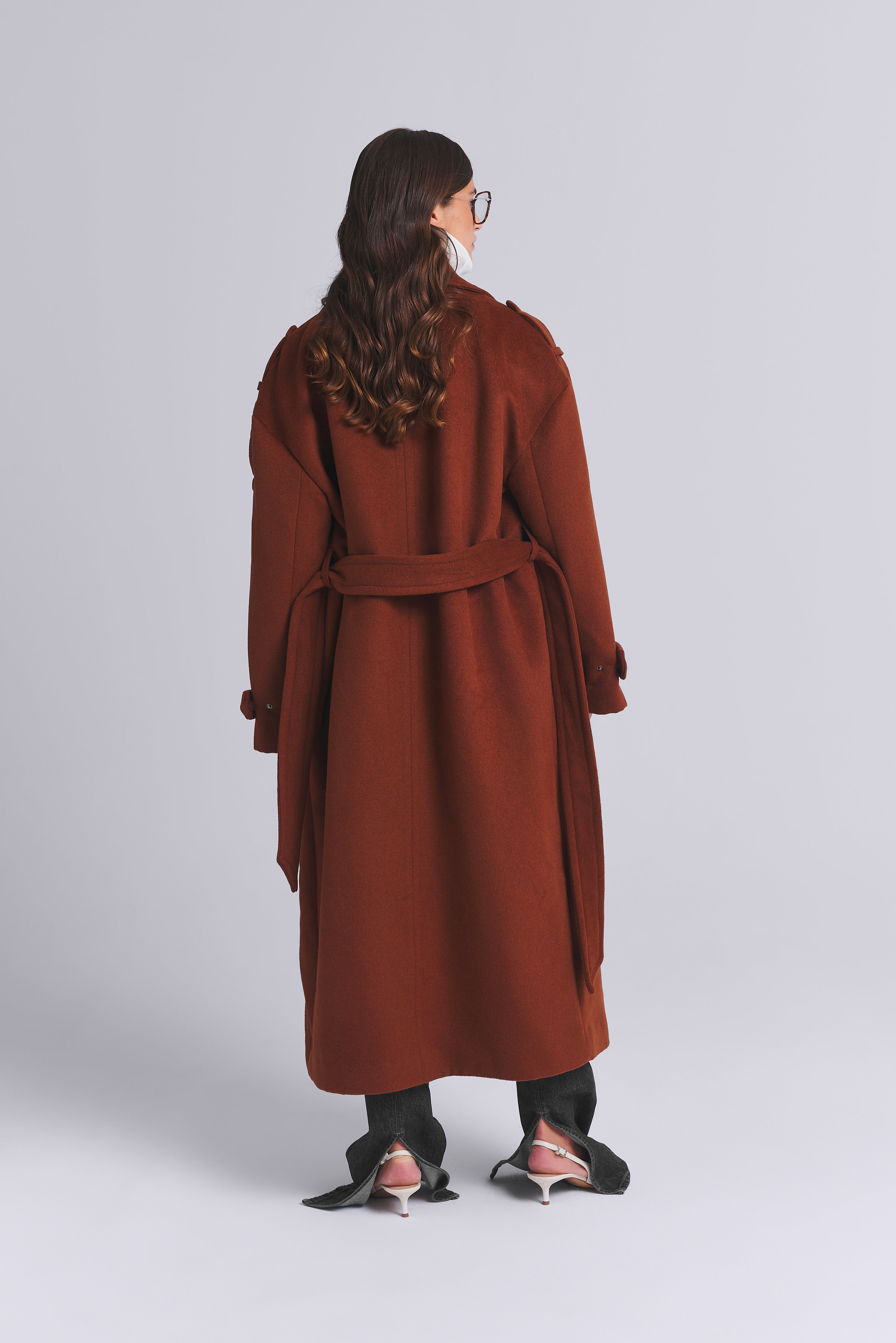 DOUBLE BREASTED OVERSIZED WOOL COAT 02