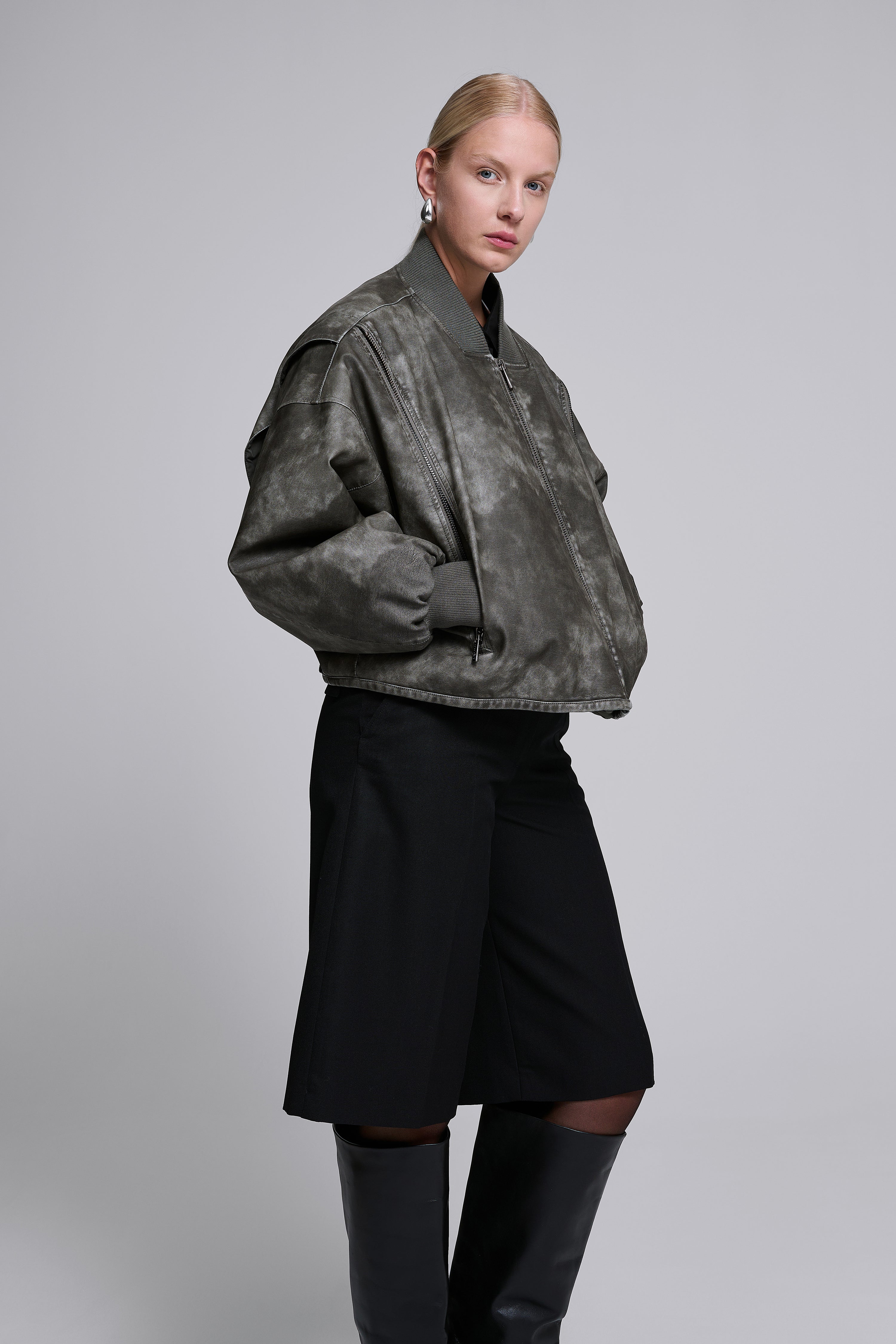 24 / FAUX LEATHER BOMBERJACKET