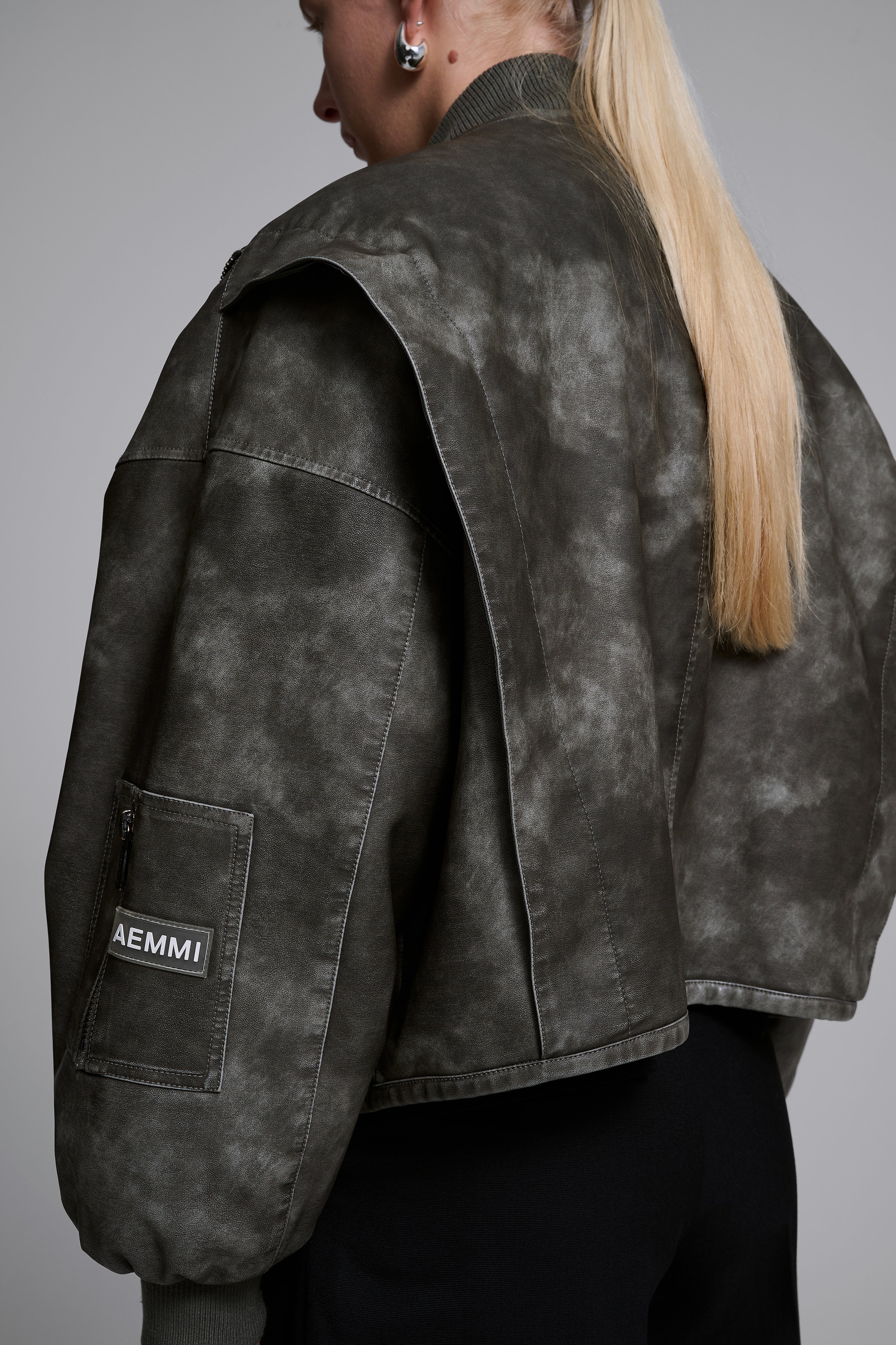 24 / FAUX LEATHER BOMBERJACKET