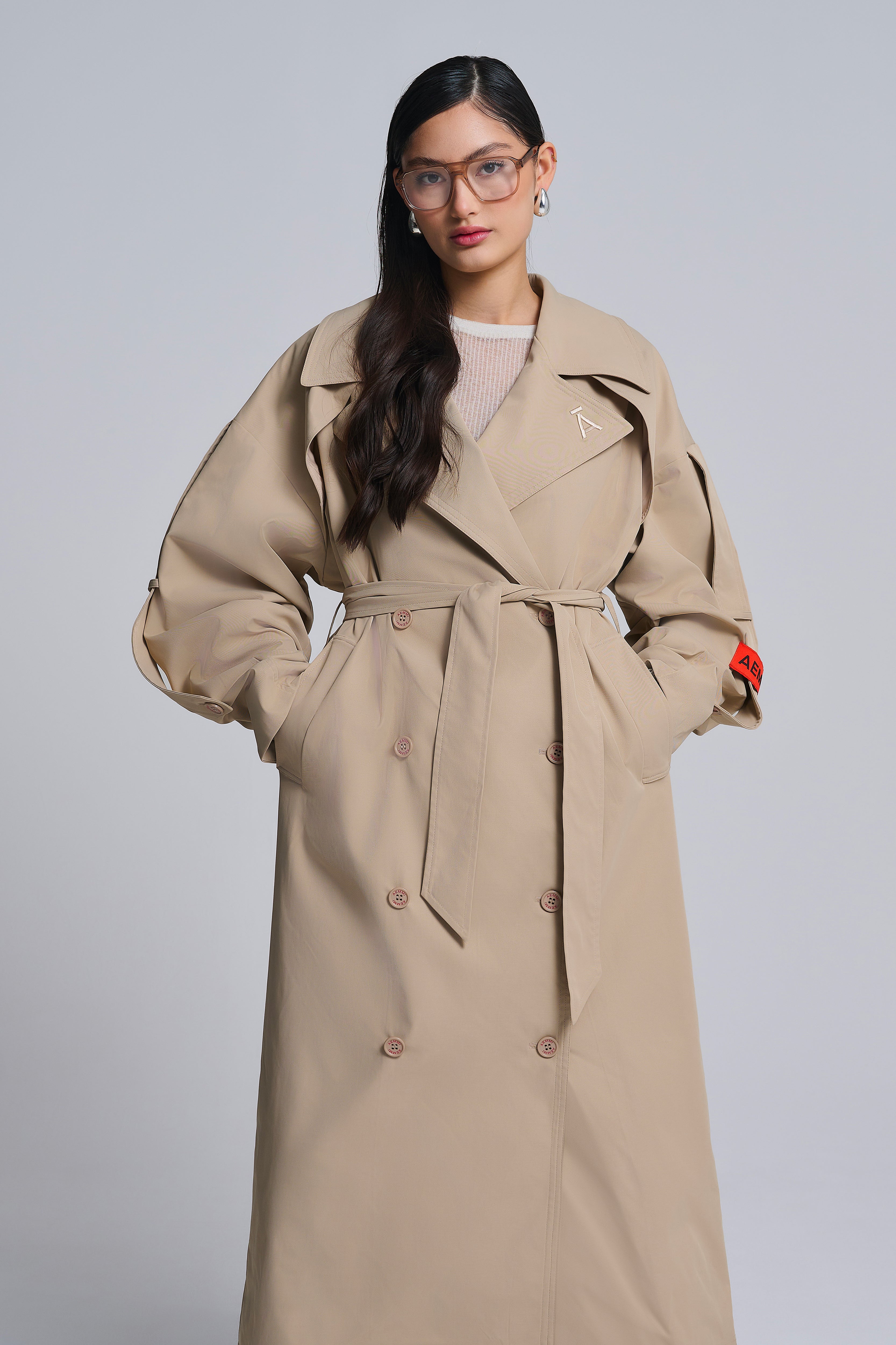 poppy flared trench coat（beige）新品未開封 Trench coat with buckle made of bielastic nylon