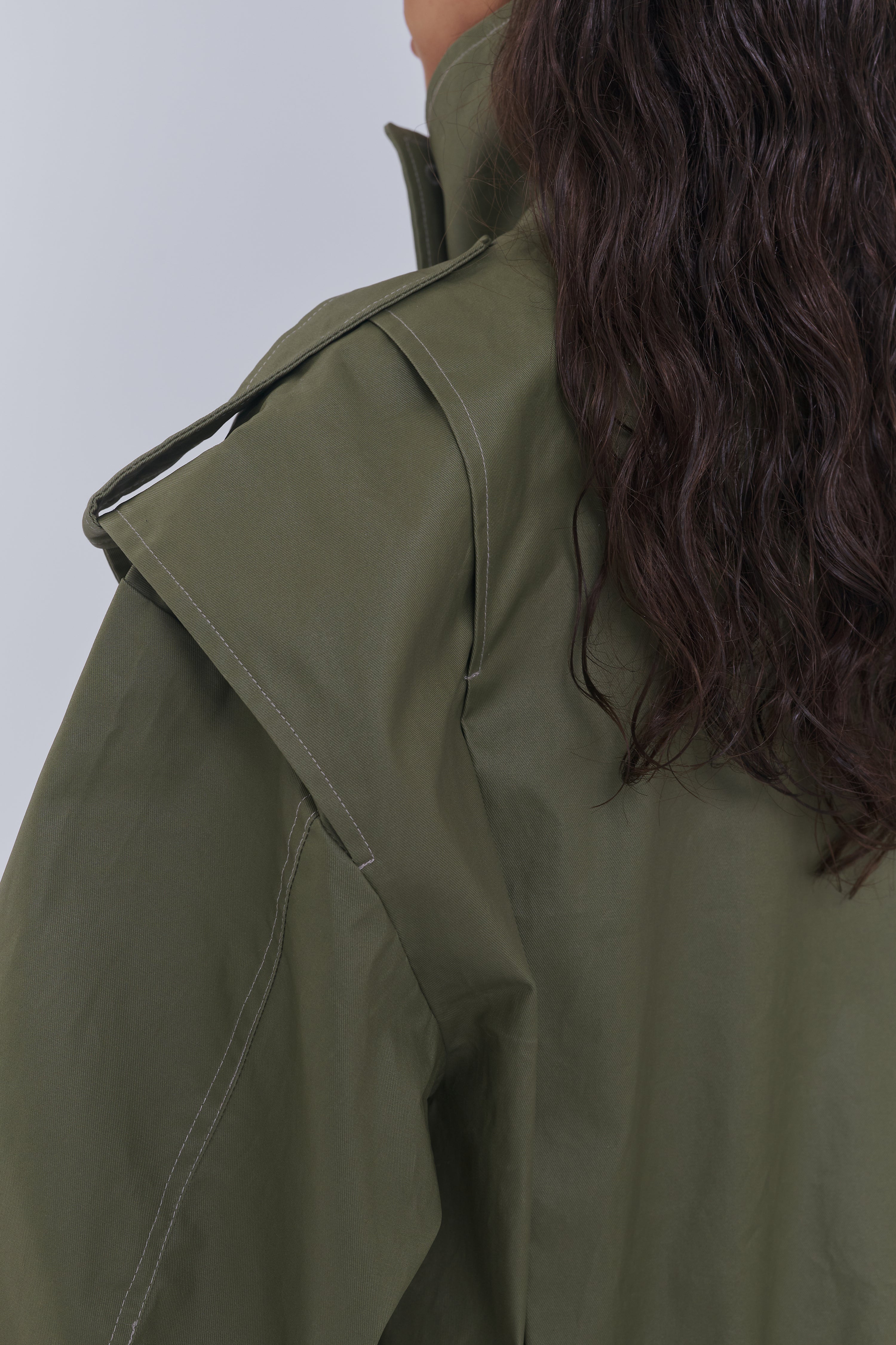 30 / WAXED COTTON CROPPED TRENCHCOAT